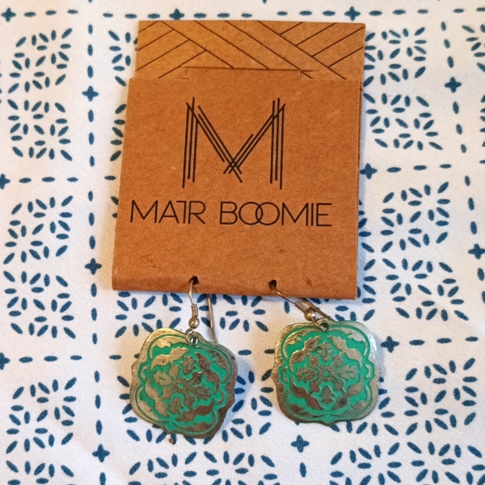 MATR BOOMIE dangle hook earrings with aqua blue detail